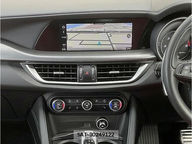 ALFA ROMEO STELVIO 2022-04 7978351-3