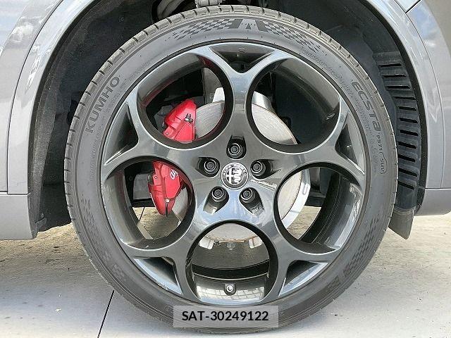 ALFA ROMEO STELVIO 2022-04 7978351-5