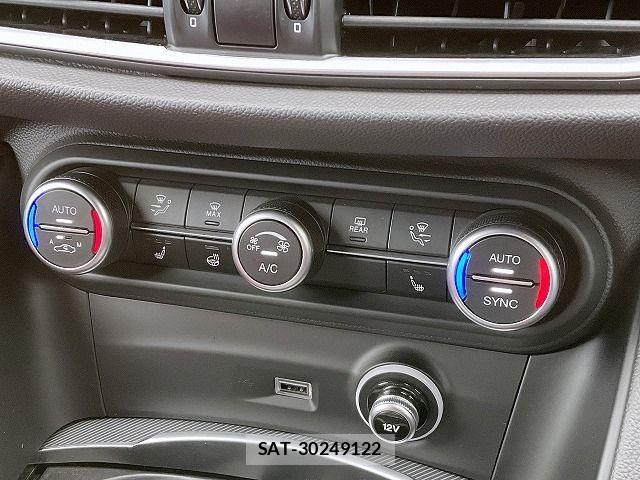 ALFA ROMEO STELVIO 2022-04 7978351-8