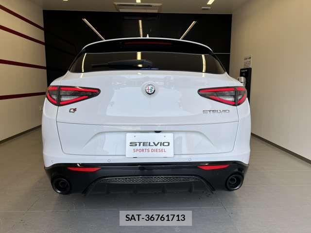 ALFA ROMEO STELVIO 2024-05 8206051-9