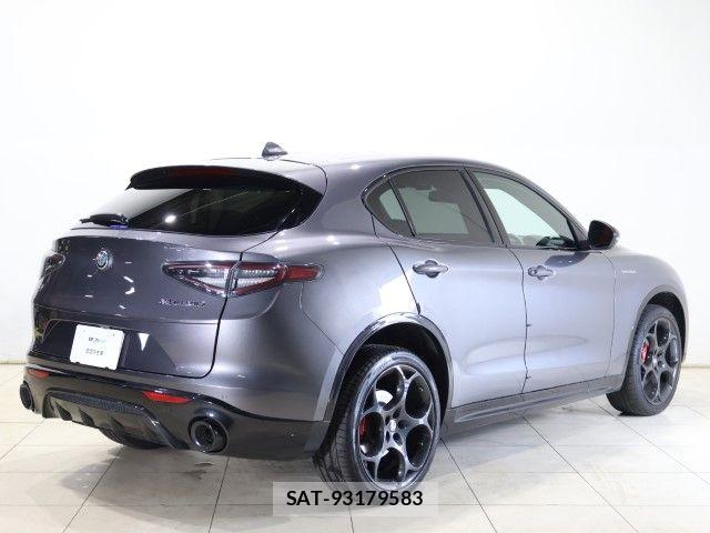 ALFA ROMEO STELVIO 2025-06 8228739-1