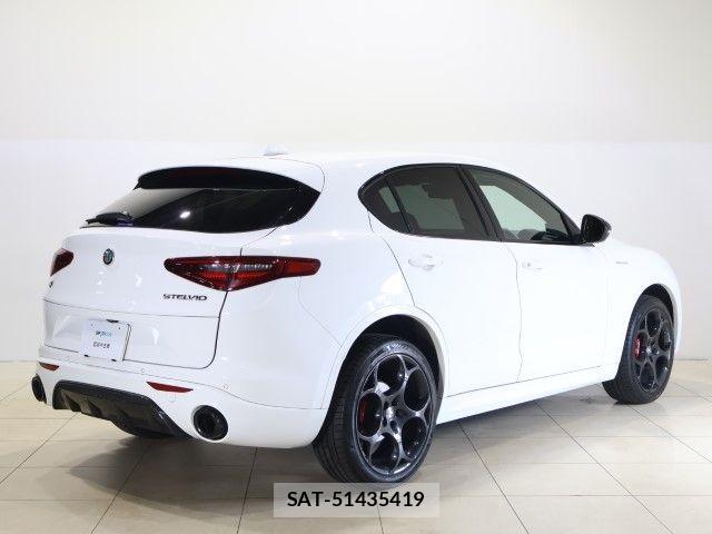 ALFA ROMEO STELVIO 2022-06 8364477-1