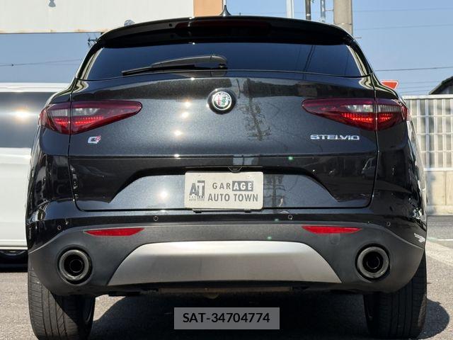 ALFA ROMEO STELVIO 2019-10 8364481-4