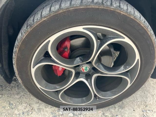 ALFA ROMEO STELVIO 2021-11 8410666-9