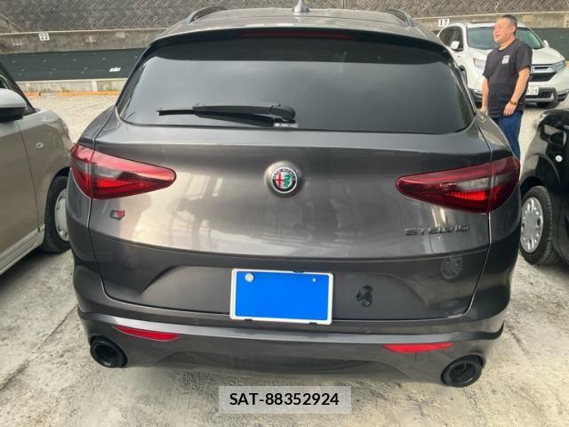 ALFA ROMEO STELVIO 2021-11 8410666-1