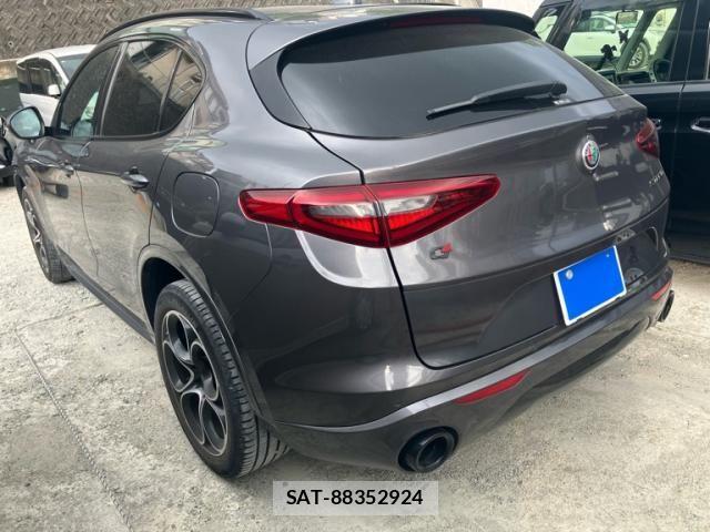 ALFA ROMEO STELVIO 2021-11 8410666-5