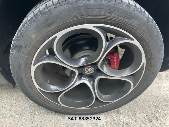 ALFA ROMEO STELVIO 2021-11 8410666-7