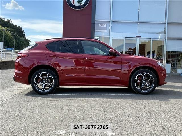 ALFA ROMEO STELVIO 2022-06 8625601-3