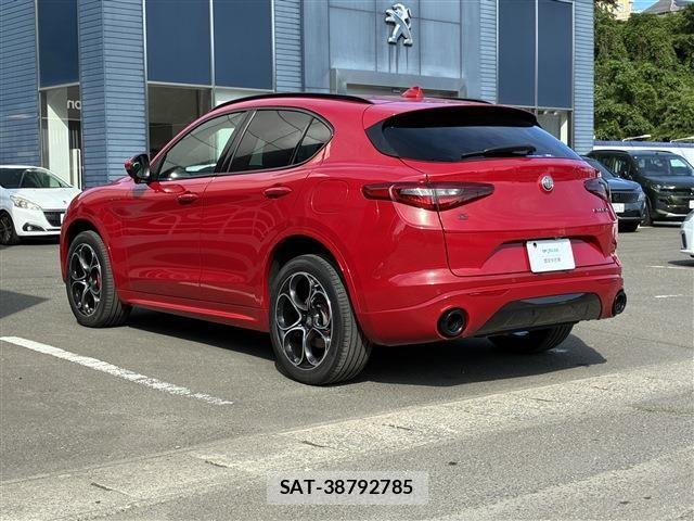 ALFA ROMEO STELVIO 2022-06 8625601-6