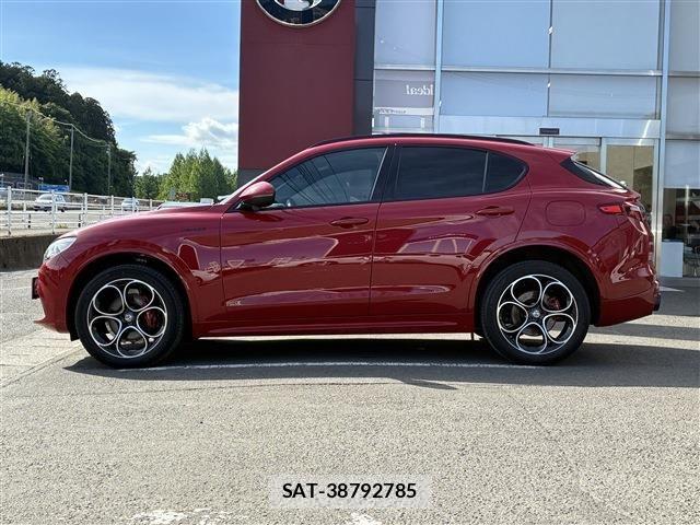 ALFA ROMEO STELVIO 2022-06 8625601-7