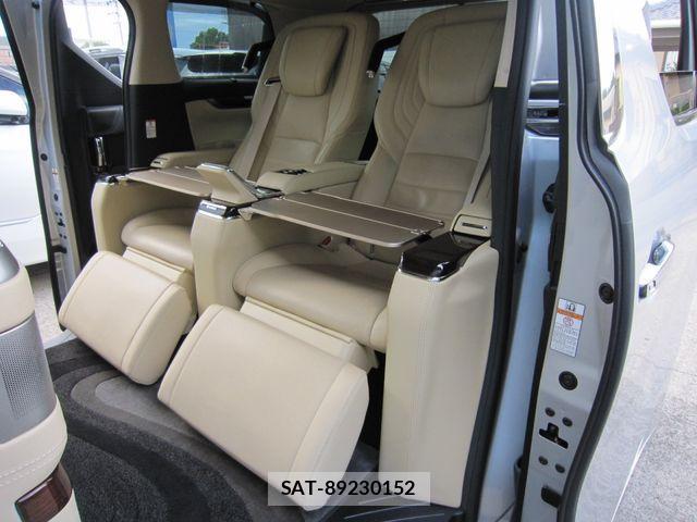 Toyota ALPHARD 2017-01 1353168-24
