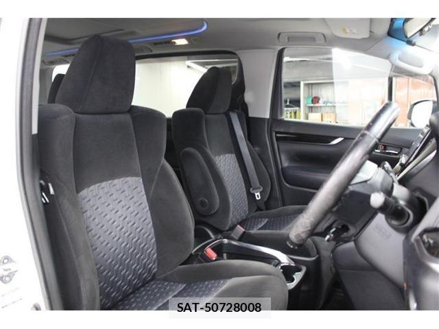 Toyota ALPHARD 2017-04 6674833-26