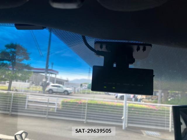 Toyota ALPHARD 2017-06 6813514-23