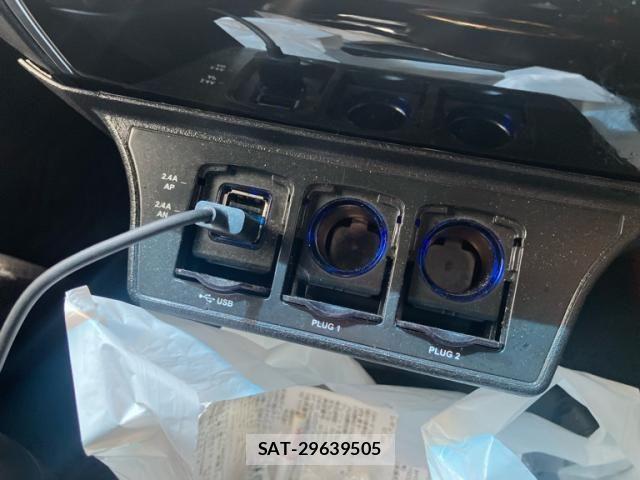 Toyota ALPHARD 2017-06 6813514-25