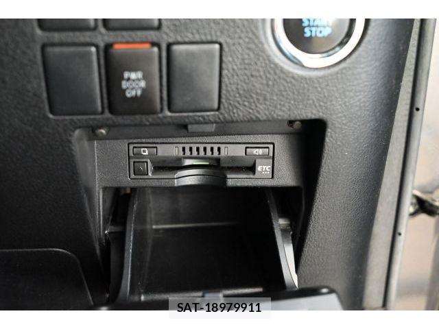 Toyota ALPHARD 2017-03 6813513-16