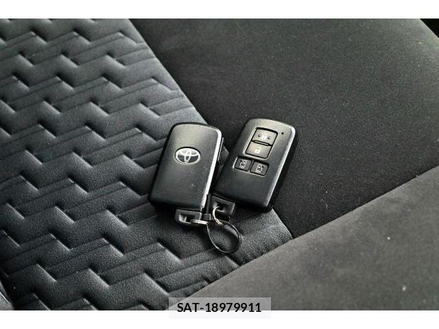 Toyota ALPHARD 2017-03 6813513-26