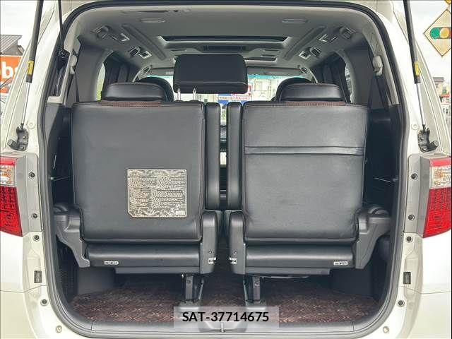 Toyota ALPHARD 2014-09 6813512-16