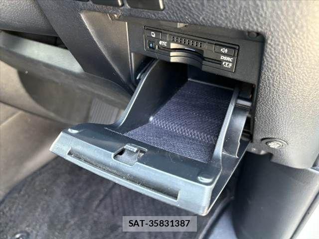 Toyota ALPHARD 2017-06 6901515-28