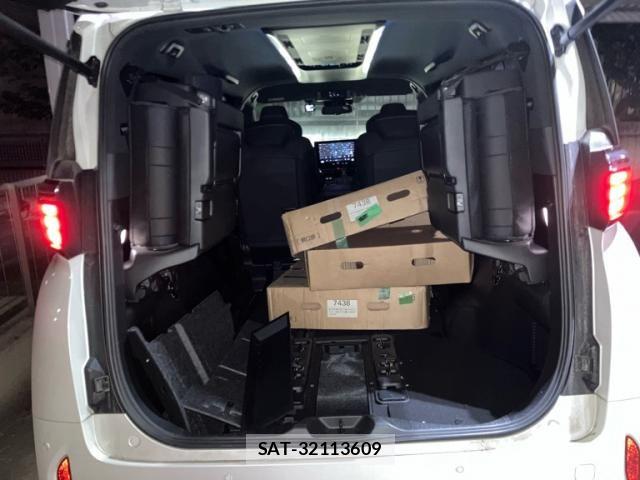 Toyota ALPHARD 2023-08 7214333-11