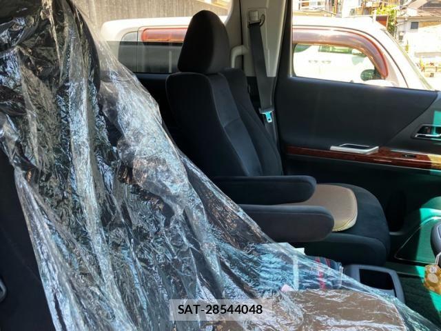 Toyota ALPHARD 2009-10 7214092-13