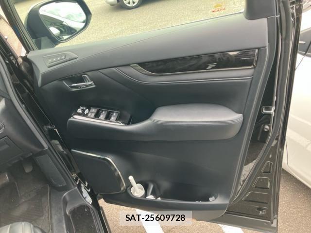 Toyota ALPHARD 2019-07 7214221-17