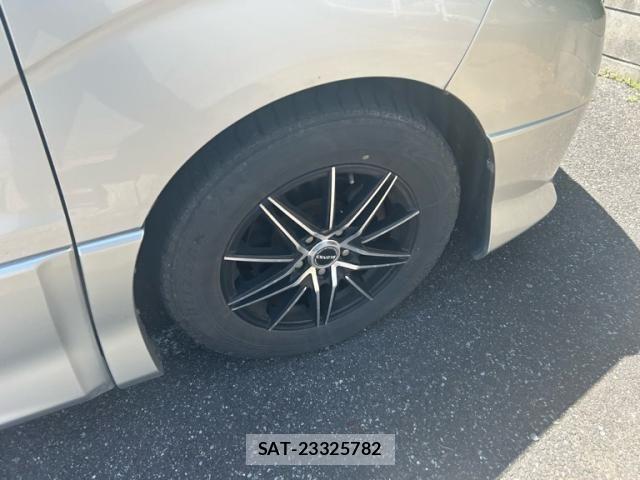 Toyota ALPHARD 2004-02 7325426-4