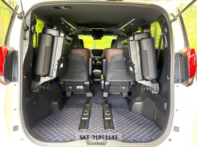 Toyota ALPHARD 2017-04 7356680-10