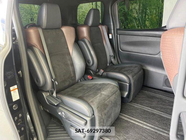 Toyota ALPHARD 2017-04 7356677-9