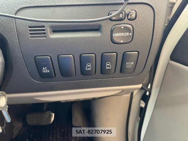 Toyota ALPHARD 2004-03 7452676-9