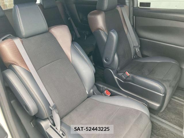 Toyota ALPHARD 2017-11 7452643-23