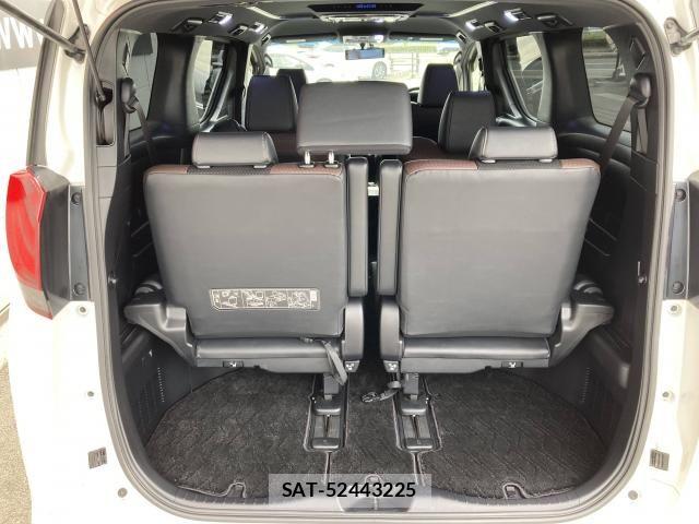 Toyota ALPHARD 2017-11 7452643-29