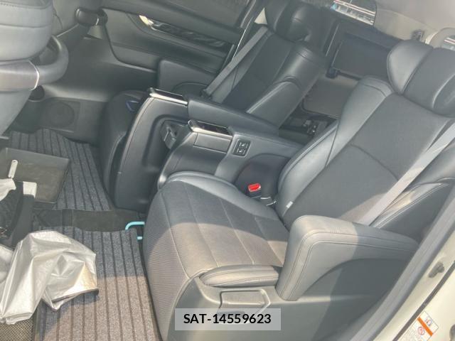 Toyota ALPHARD 2019-07 7561774-14