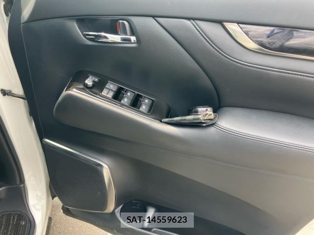 Toyota ALPHARD 2019-07 7561774-22