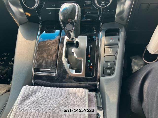 Toyota ALPHARD 2019-07 7561774-25