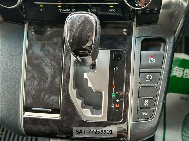 Toyota ALPHARD 2018-03 7561773-27