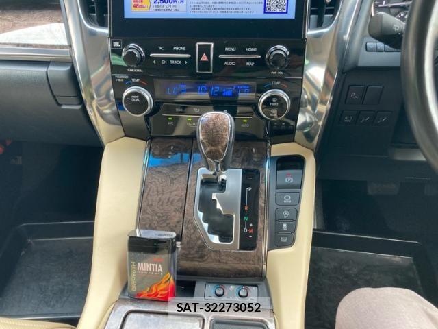 Toyota ALPHARD 2020-03 7561769-26