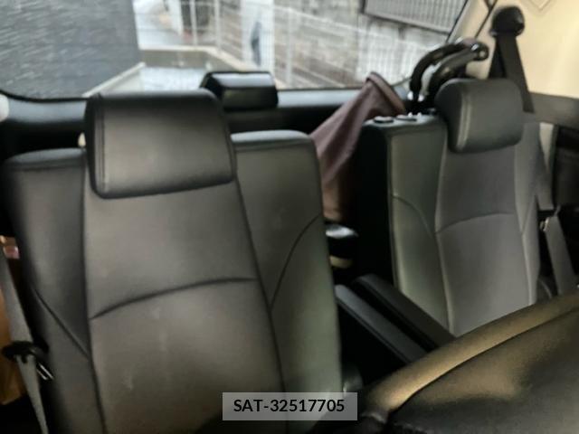 Toyota ALPHARD 2021-04 7614680-13