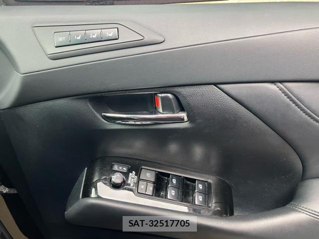 Toyota ALPHARD 2021-04 7614680-19