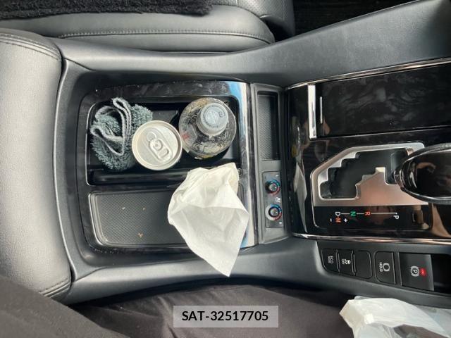 Toyota ALPHARD 2021-04 7614680-24