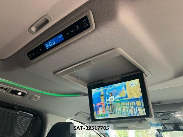 Toyota ALPHARD 2021-04 7614680-25