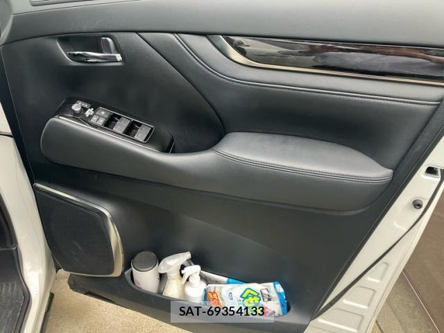 Toyota ALPHARD 2023-02 7614671-13