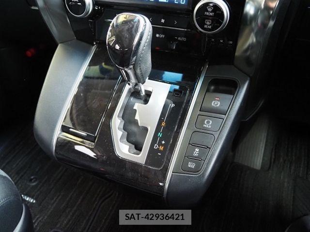 Toyota ALPHARD 2022-04 8034230-27