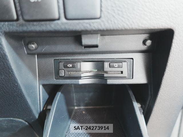 Toyota ALPHARD 2017-06 8072694-14