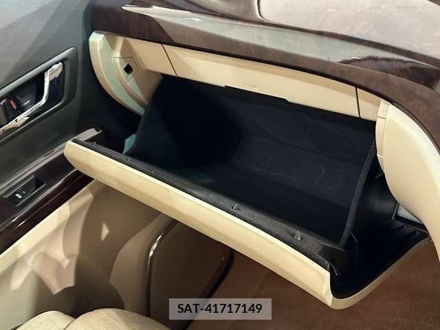 Toyota ALPHARD 2013-01 8072698-28