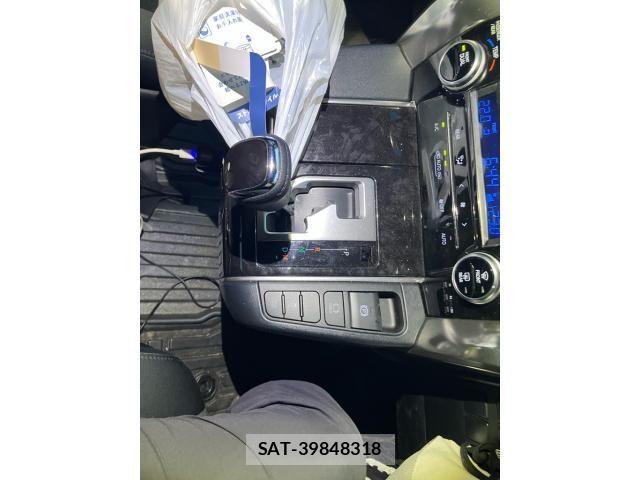 Toyota ALPHARD 2019-04 8097796-18