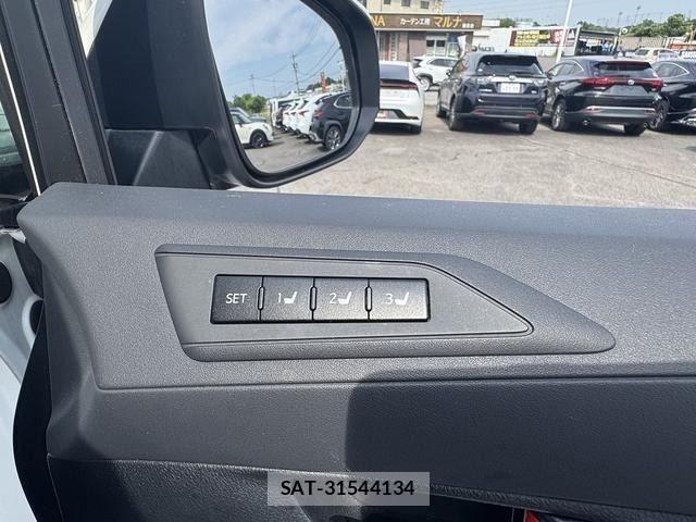 Toyota ALPHARD 2020-03 8128685-24
