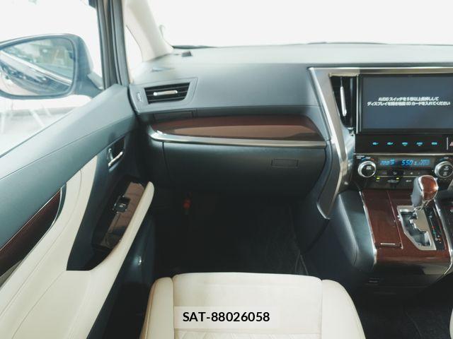 Toyota ALPHARD 2017-09 8128692-16