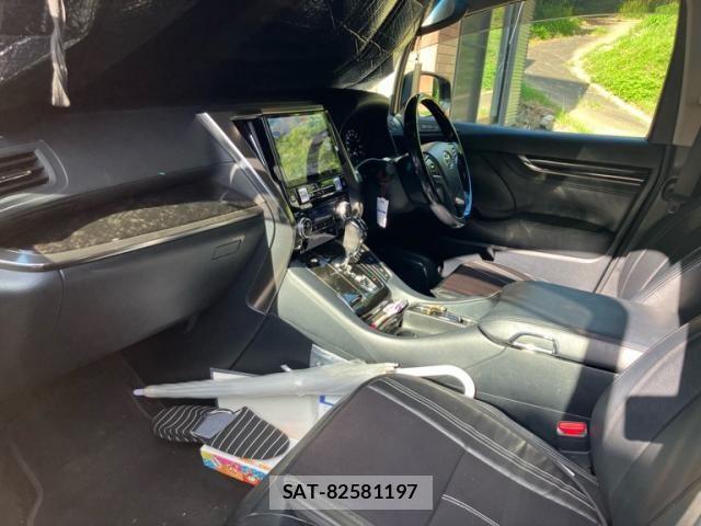 Toyota ALPHARD 2017-01 8157877-12
