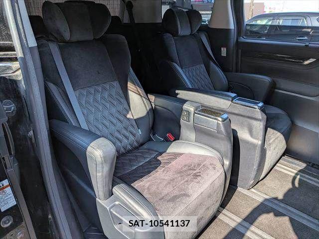 Toyota ALPHARD 2017-04 8157879-9