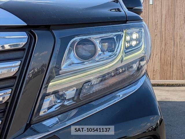 Toyota ALPHARD 2017-04 8157879-23